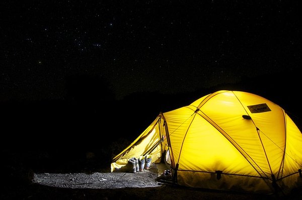 Réduire l'Impact Environnemental de Votre Aventure en Camping: Conseils Écoresponsables