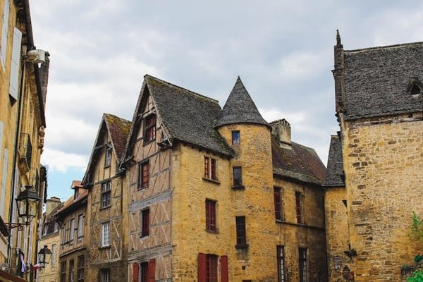 Top 10 des Plus Beaux Campings à Sarlat et Ses Environs pour des Vacances Inoubliables