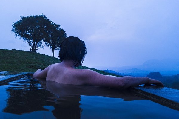Le naturisme en Corse : Découvrez les plus beaux lieux pour se ressourcer au naturel